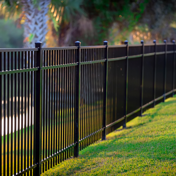 Ferforje Korkuluk - Credit: Image by Genotar on ShutterStock - https://www.shutterstock.com/tr/image-photo/black-aluminum-fence-3-rails-1242008956