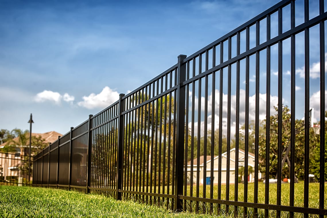 Ferforje Korkuluk - Credit: Image by Genotar on ShutterStock - https://www.shutterstock.com/tr/image-photo/black-aluminum-fence-1061449004