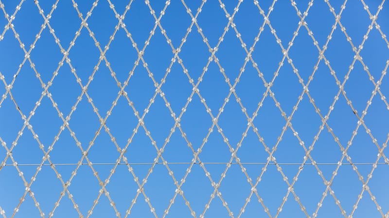 Kaynaklı Jiletli Çit - Credit: Image by Chris Van Lennep on DreamsTime - https://www.dreamstime.com/razor-wire-security-blue-sky-razor-wire-steel-metal-barbs-close-up-security-theft-protection-abstract-blue-sky-background-image225248198