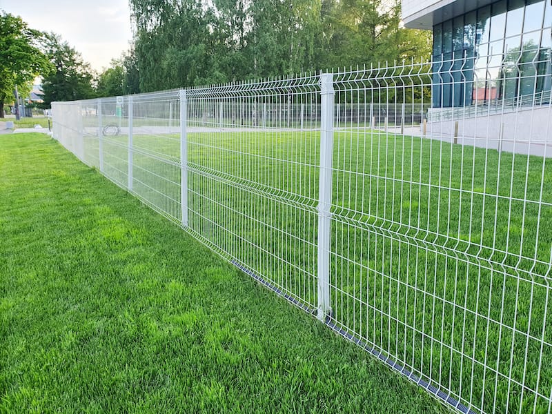 Klasik Panel Çit - Credit: Image by vittoria_vittoria on ShutterStock - https://www.shutterstock.com/tr/image-photo/grating-wire-industrial-fence-panels-pvc-1773583847