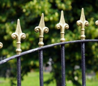 Ferforje Korkuluk Ferforje Korkuluk - Credit: Image by matthiasboeckel on Pixabay - https://pixabay.com/tr/photos/çit-ferforje-süs-metal-demir-çit-6473435