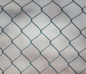 Örgü Tel Çit Örgü Tel Çit - Credit: Image by Min An on Pexels - https://www.pexels.com/tr-tr/fotograf/zincir-baglantili-cit-683402